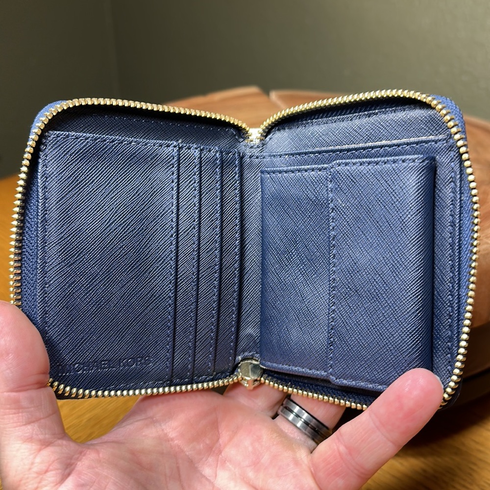 MICHAEL KORS Signature Mini Wallet - Picture 10 of 14